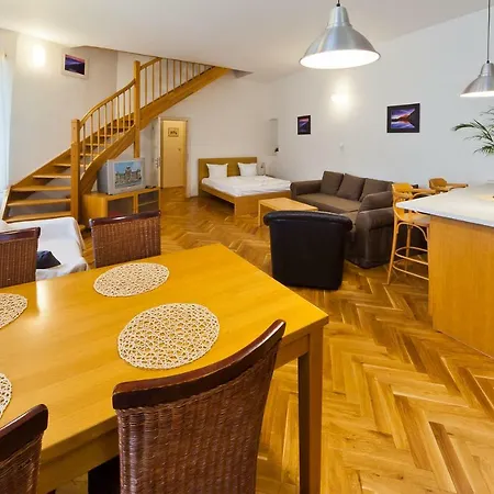 Charles Bridge Apartment Prague
